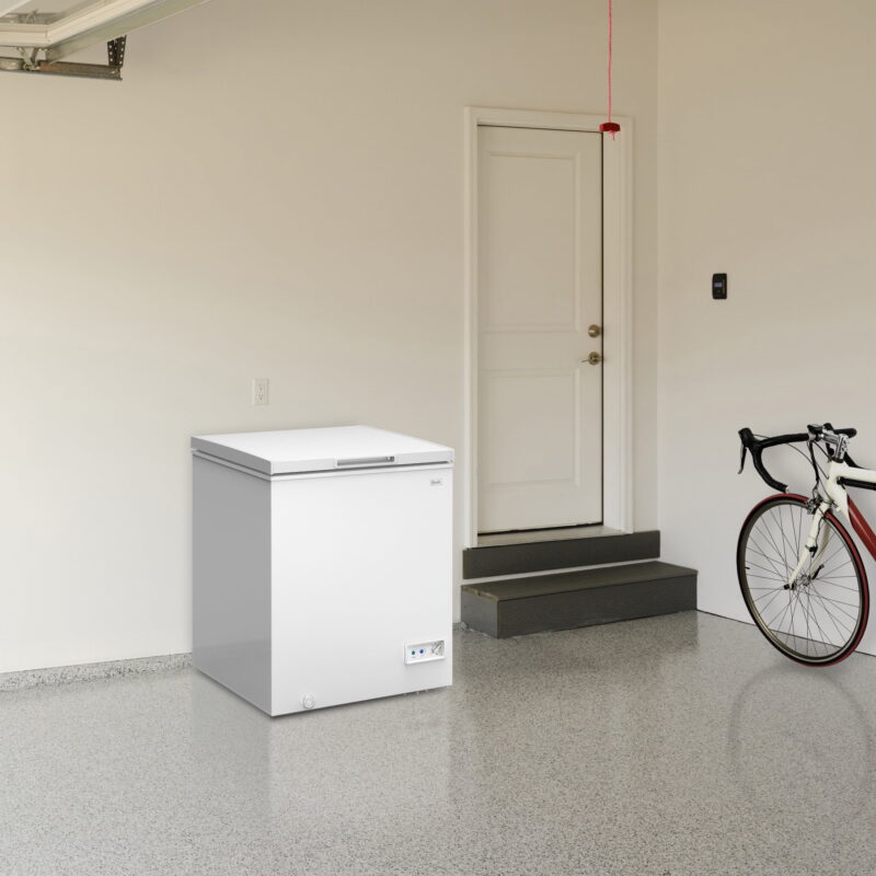 Avanti Garage Ready Chest Freezer, 5.0 Cu. ft. Capacity, in White (​CF5F0W) - Image 6