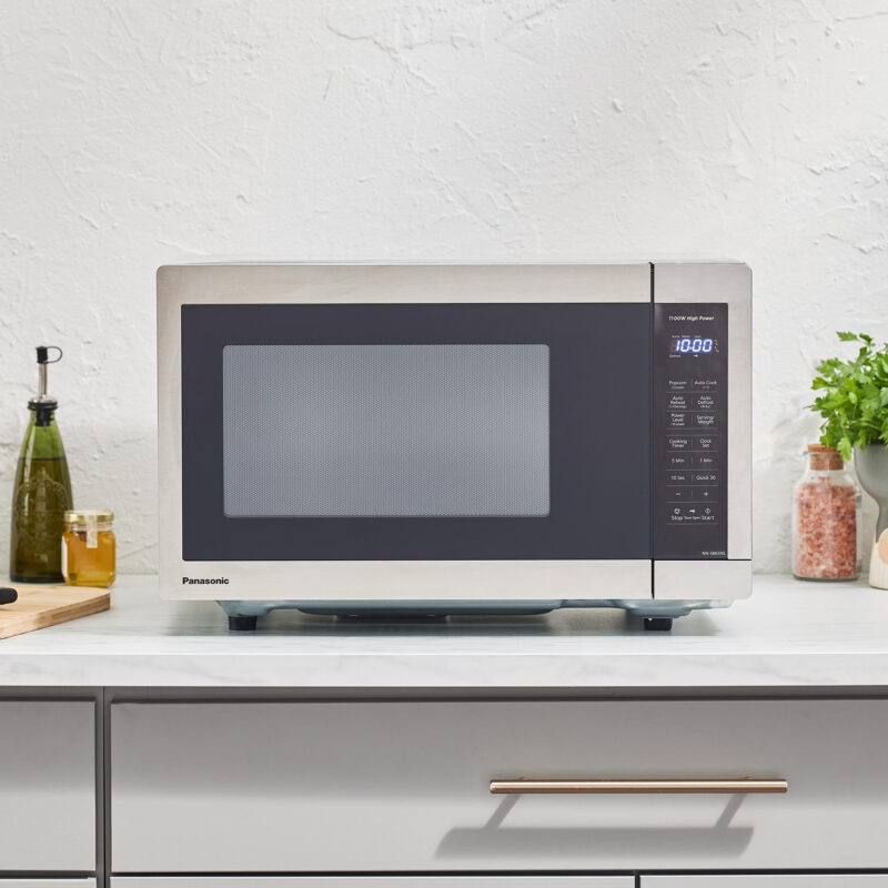 Panasonic 1.3 cu ft Countertop Microwave Oven in Glass Door - Image 2