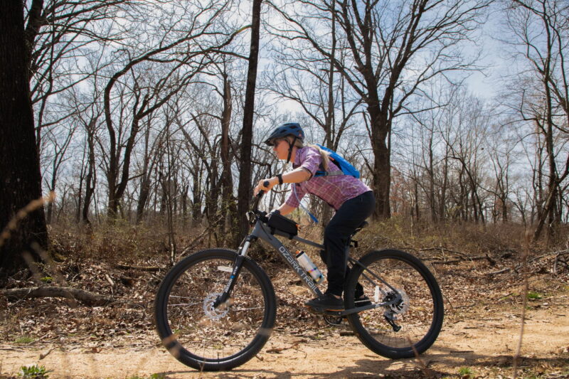 29" Ozark Trail Ridge Mountain Bike, Small Frame, Fits Riders 5'0" - 5'6", Gray, Adult, Unisex - Image 2