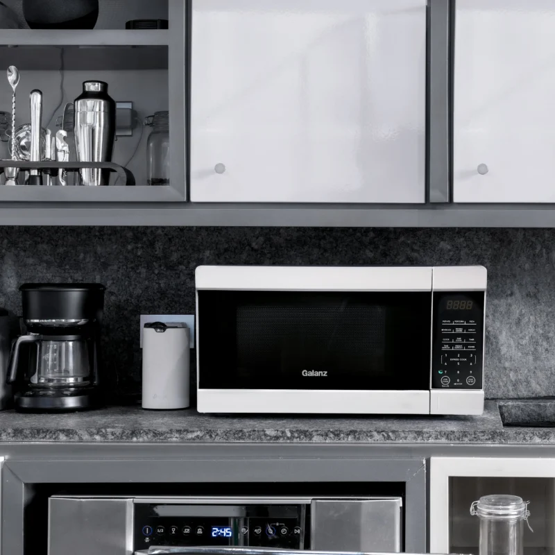 Galanz 1.1 cu ft 1000W Countertop Microwave Oven in White with One Touch Express Cooking - Image 6